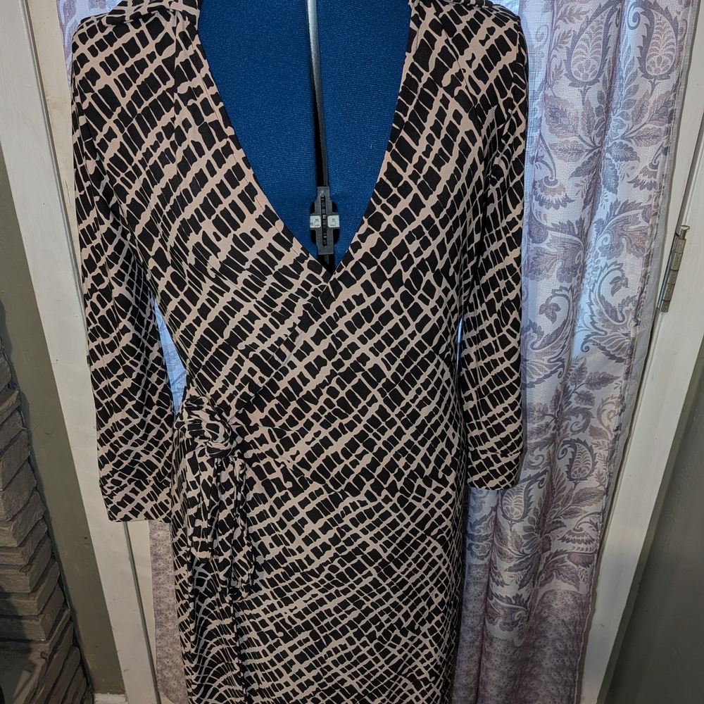 Jones New York Black and Tan Geometric Dress